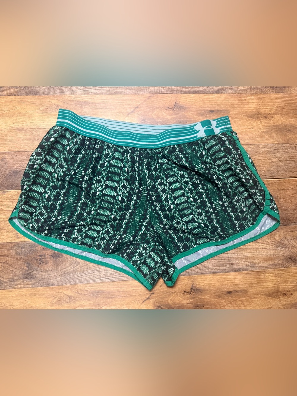 Under Armour Snake Print Athletic Running Shorts Women's Size Large